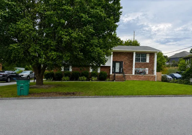 Photo 1 of Single family home for sale at 1222 Laurelwood Dr, Chattanooga, TN 37412 | MLS# 1538512 | Listing updated on 2026-08-28