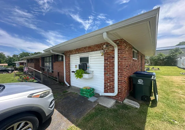 Homes for sale in Chattanooga, TN | 1124 Collins Cir, Chattanooga, TN 37411 | MLS# 1538438