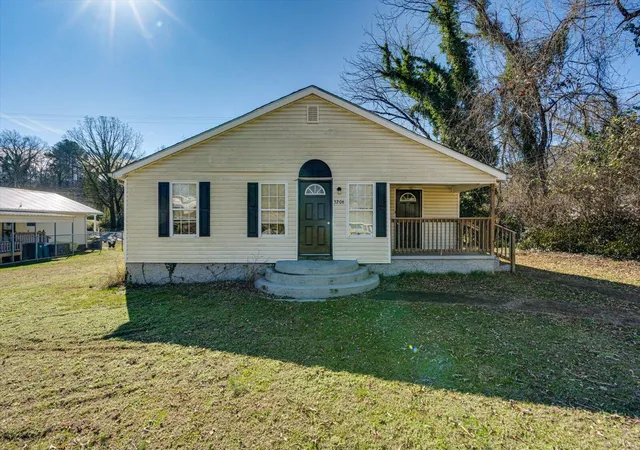 Homes for sale in Chattanooga, TN | 3206 Dyer St, Chattanooga, TN 37411 | MLS# 1538452