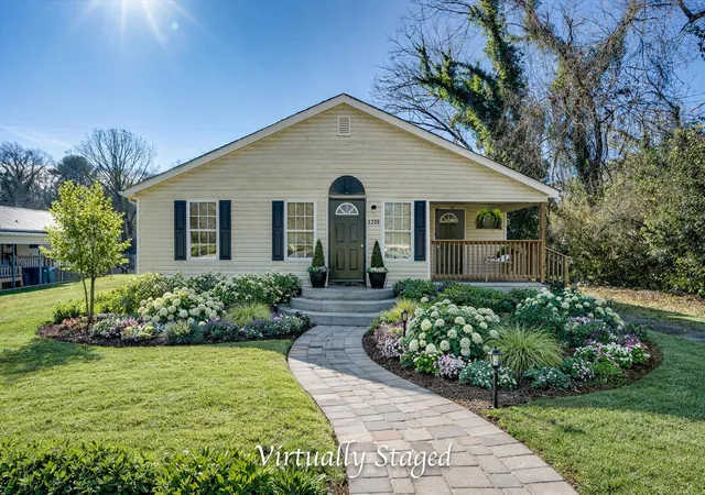 Homes for sale in Chattanooga, TN | 3206 Dyer St, Chattanooga, TN 37411 | MLS# 1538452