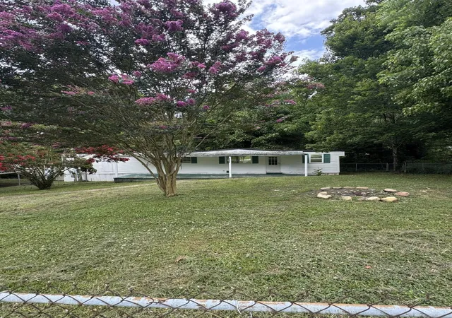 Photo 2 of Single family home for sale at 1432 Thrasher Pike, Hixson, TN 37343 | MLS# 1538526 | Listing updated on 2026-07-10