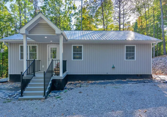 Photo 1 of Single family home for sale at 890 Lee Sta Mtn Rd, Pikeville, TN 37367 | MLS# 1538555 | Listing updated on 2026-09-11