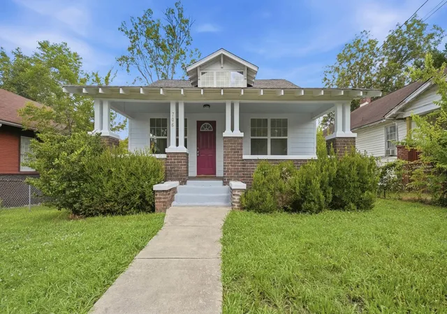 Photo 1 of Single family home for sale at 706 S Greenwood Ave, Chattanooga, TN 37404 | MLS# 1538606 | Listing updated on 2026-09-08