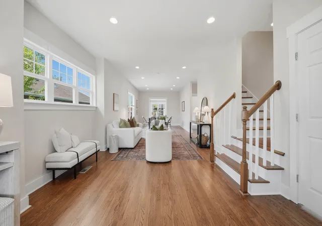 Photo 3 of Single family home for sale at 706 S Greenwood Ave, Chattanooga, TN 37404 | MLS# 1538606 | Listing updated on 2026-09-28