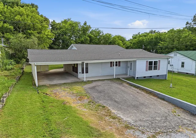 Homes for sale in Trenton, GA | 31 Pace Dr, Trenton, GA 30752 | MLS# 1538674