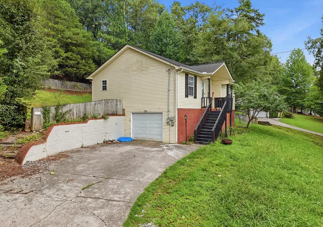 Photo 2 of Single family home for sale at 221 Potts Rd, Ringgold, GA 30736 | MLS# 1538799 | Listing updated on 2026-08-26