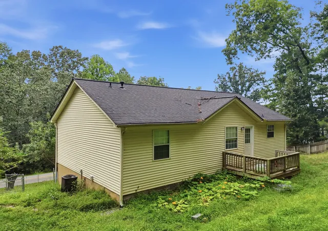 Photo 4 of Single family home for sale at 221 Potts Rd, Ringgold, GA 30736 | MLS# 1538799 | Listing updated on 2026-08-26