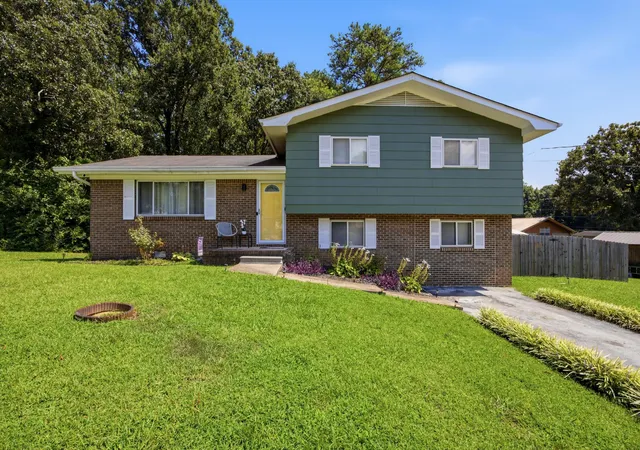 Photo 2 of Sale Pending at 4802 Ranger Ln, Chattanooga, TN 37416 | MLS# 1540576 | Listing updated on 2026-09-03