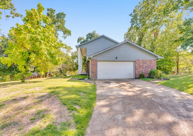 Photo 3 of Single family home for sale at 5661 Grayshore Ln, Hixson, TN 37343 | MLS# 1541501 | Listing updated on 2026-09-28