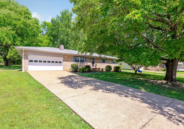 Photo 3 of Sale Pending at 5915 Hillcrest Dr, Harrison, TN 37341 | MLS# 1540729 | Listing updated on 2026-09-01