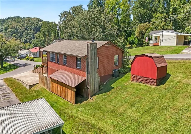 Photo 3 of Single family home for sale at 125 Pine Ridge Ln, Kingsport, TN 37663 | MLS# 1541546 | Listing updated on 2026-09-03