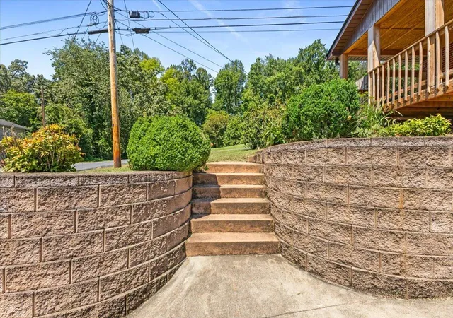 Photo 3 of Single family home for sale at 125 Pine Ridge Ln, Kingsport, TN 37663 | MLS# 1541546 | Listing updated on 2026-09-03