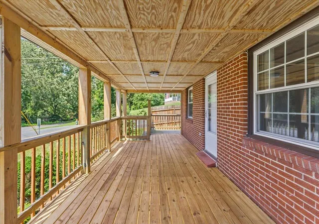 Photo 4 of Single family home for sale at 125 Pine Ridge Ln, Kingsport, TN 37663 | MLS# 1541546 | Listing updated on 2026-09-03