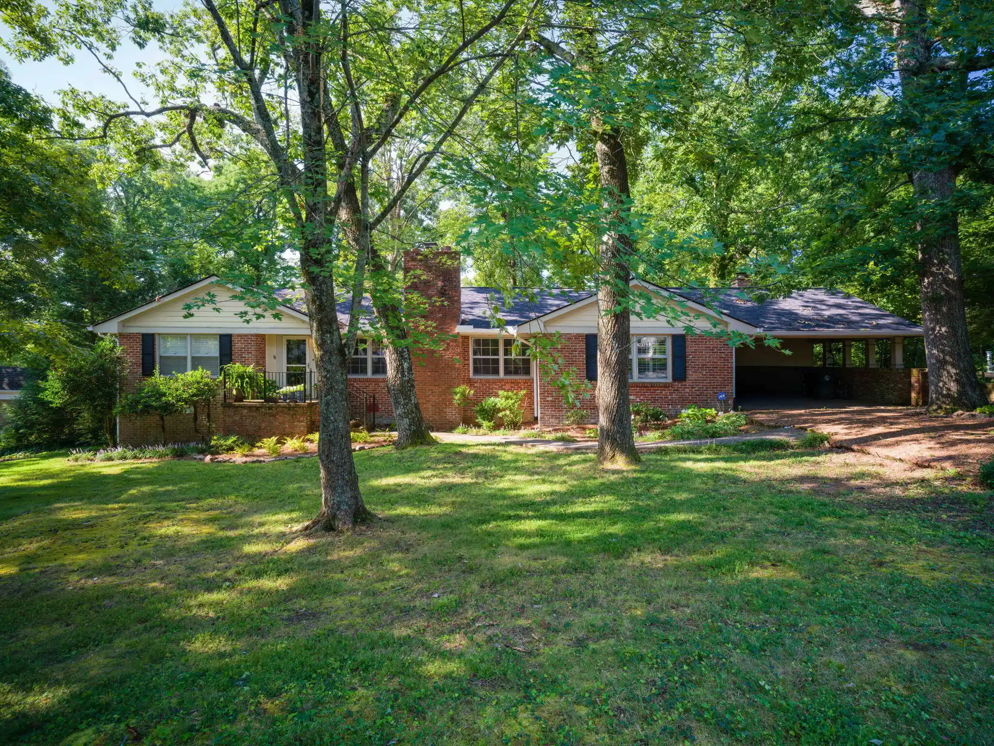 Single family home for sale at 214 Hardy Rd, Lookout Mountain, GA 30750 | MLS# 1545093