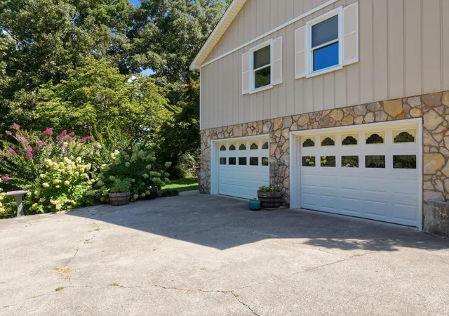 Photo 3 of Single family home for sale at 204 Carly Dr, Dalton, GA 30721 | MLS# 1540915 | Listing updated on 2026-09-14