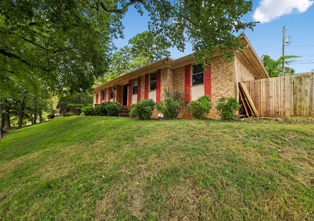 Photo 3 of Single family home for sale at 913 Belvoir Hills Cir, Chattanooga, TN 37412 | MLS# 1541044 | Listing updated on 2026-09-11