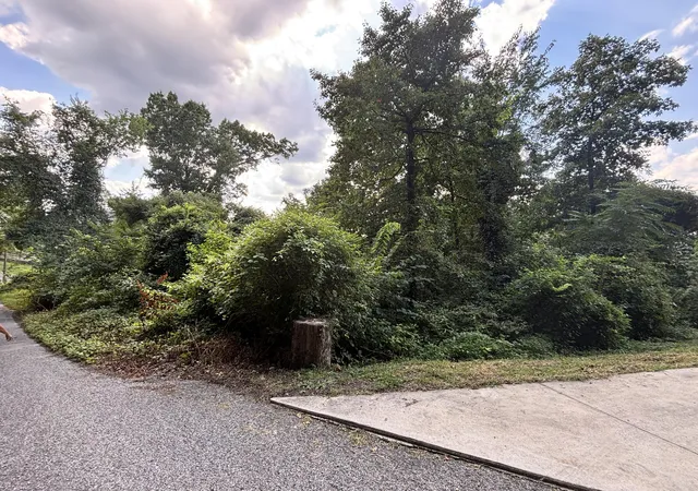 Photo 2 of Sale Pending at 319 Mission Crest Ln, Chattanooga, TN 37404 | MLS# 1541483 | Listing updated on 2026-09-06