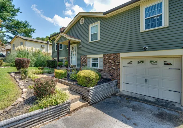 Photo 2 of Sale Pending at 6214 Canoe Ln, Chattanooga, TN 37416 | MLS# 1541475 | Listing updated on 2026-08-30