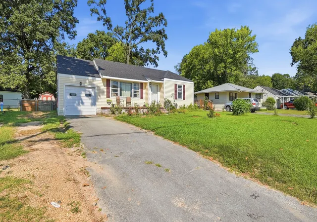 Photo 3 of Sale Pending at 102 Tanforan Dr, Rossville, GA 30741 | MLS# 1541513 | Listing updated on 2026-09-10