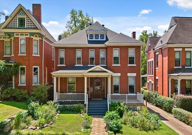 Photo 1 of Sale Pending at 862 Oak St, Chattanooga, TN 37403 | MLS# 1541730 | Listing updated on 2026-09-11