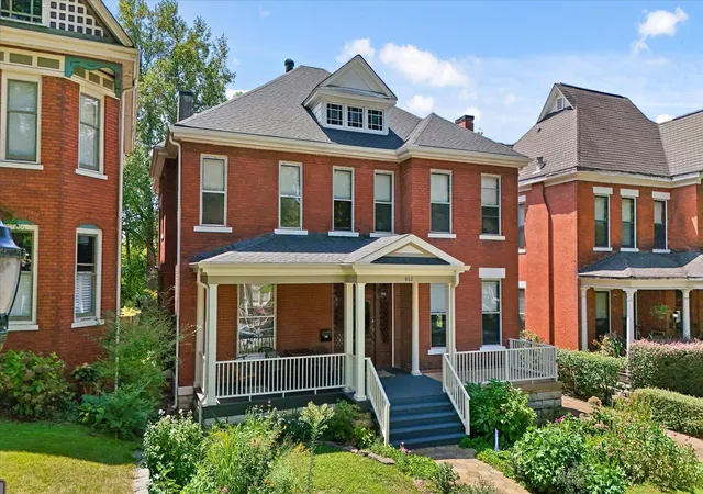 Photo 2 of Sale Pending at 862 Oak St, Chattanooga, TN 37403 | MLS# 1541730 | Listing updated on 2026-09-11