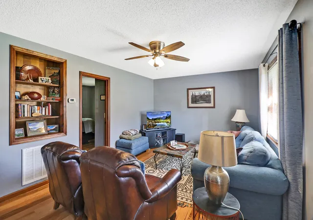 Photo 2 of Sale Pending at 335 Bob White Dr, Crossville, TN 38555 | MLS# 1541474 | Listing updated on 2026-09-02