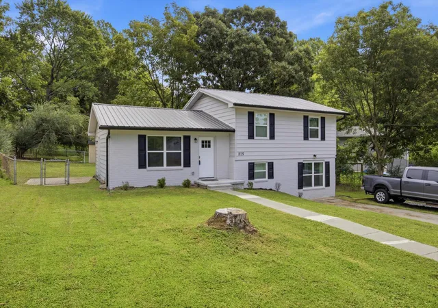 Photo 2 of Single family home for sale at 819 Scenic Dr Se, Cleveland, TN 37323 | MLS# 1541259 | Listing updated on 2026-09-02