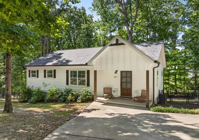 Single family home for sale at 184 Middle Rd, Lookout Mountain, GA 30750 | MLS# 1541621