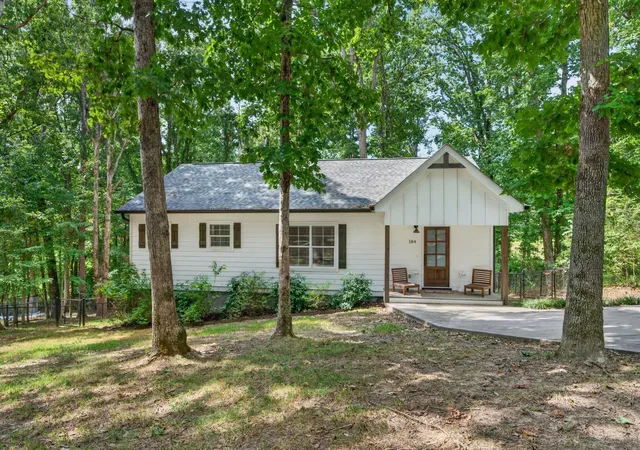Photo 4 of Single family home for sale at 184 Middle Rd, Lookout Mountain, GA 30750 | MLS# 1541621 | Listing updated on 2026-09-13