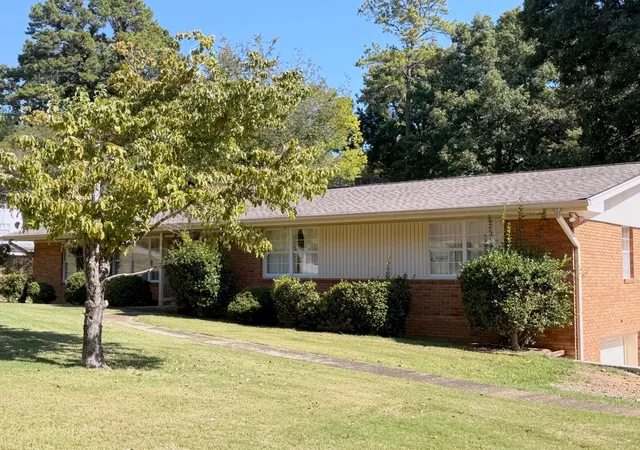 Photo 1 of Sale Pending at 5842 Northshore Dr, Hixson, TN 37343 | MLS# 1541407 | Listing updated on 2026-09-10