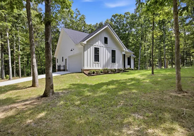 Photo 2 of Single family home for sale at 252 Woodland Wy, Signal Mountain, TN 37377 | MLS# 1541389 | Listing updated on 2026-09-23