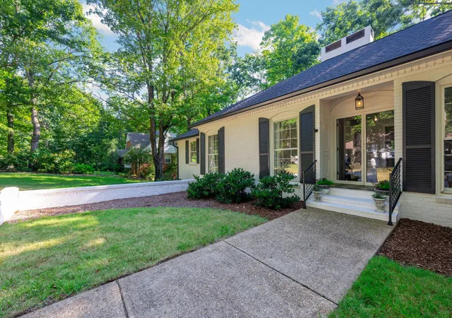 Photo 3 of Sale Pending at 1102 Havenwood Dr, Signal Mountain, TN 37377 | MLS# 1541509 | Listing updated on 2026-09-03