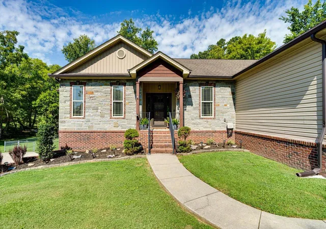Photo 3 of Sale Pending at 2356 Gale Ln, Chattanooga, TN 37421 | MLS# 1541566 | Listing updated on 2026-09-19
