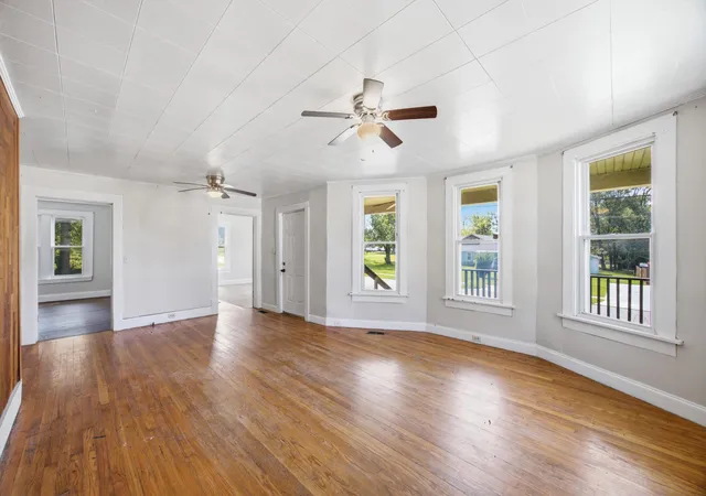 Photo 4 of Sale Pending at 301 Bennett St, Decherd, TN 37324 | MLS# 1541587 | Listing updated on 2026-09-28