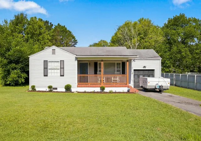 Photo 1 of Sale Pending at 2009 Myrtle Ave, Chattanooga, TN 37412 | MLS# 1541649 | Listing updated on 2026-09-02