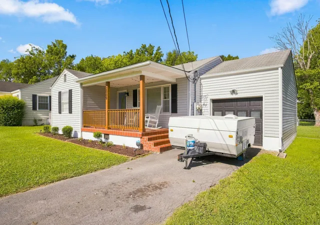 Photo 3 of Sale Pending at 2009 Myrtle Ave, Chattanooga, TN 37412 | MLS# 1541649 | Listing updated on 2026-09-02