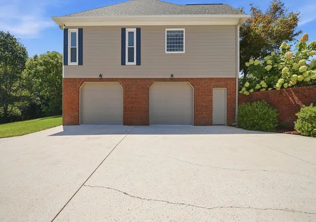 Photo 4 of Sale Pending at 11196 Captains Cove Dr, Soddy Daisy, TN 37379 | MLS# 1541694 | Listing updated on 2026-08-30