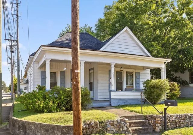Photo 2 of Single family home for sale at 2001 Cooley St, Chattanooga, TN 37406 | MLS# 1541532 | Listing updated on 2026-08-26