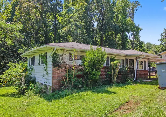Photo 1 of Sale Pending at 811 Lynn Ln, Rossville, GA 30741 | MLS# 1541671 | Listing updated on 2026-08-31