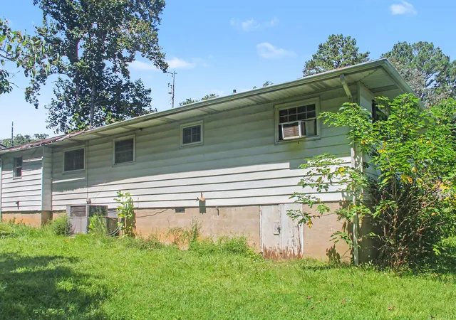 Photo 3 of Sale Pending at 811 Lynn Ln, Rossville, GA 30741 | MLS# 1541671 | Listing updated on 2026-08-31