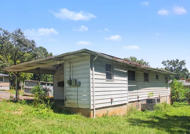 Photo 3 of Sale Pending at 811 Lynn Ln, Rossville, GA 30741 | MLS# 1541671 | Listing updated on 2026-08-31
