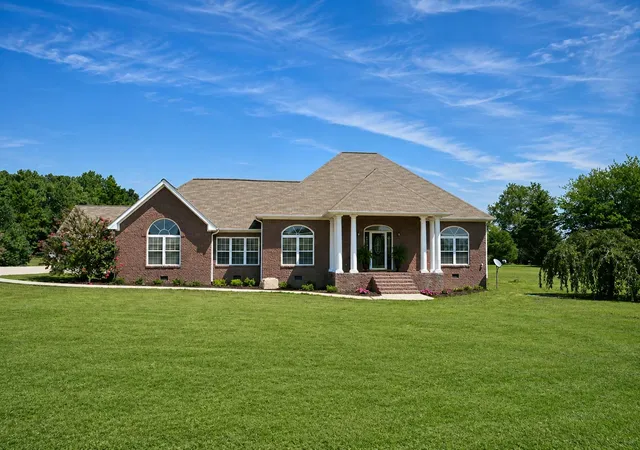 Photo 1 of Single family home for sale at 586 Sunset Dr, Ider, AL 35981 | MLS# 1541481 | Listing updated on 2026-08-26