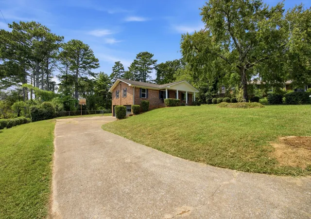 Photo 4 of Sale Pending at 3903 Yorktown Rd, Chattanooga, TN 37416 | MLS# 1541664 | Listing updated on 2026-09-09