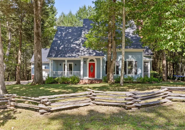 Photo 2 of Sale Pending at 5 Brooks Edge Ln, Signal Mountain, TN 37377 | MLS# 1541680 | Listing updated on 2026-09-01