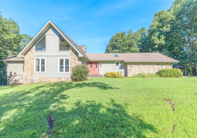 Photo 1 of Single family home for sale at 809 Brookhollow Ln, Chattanooga, TN 37421 | MLS# 1541735 | Listing updated on 2026-08-29