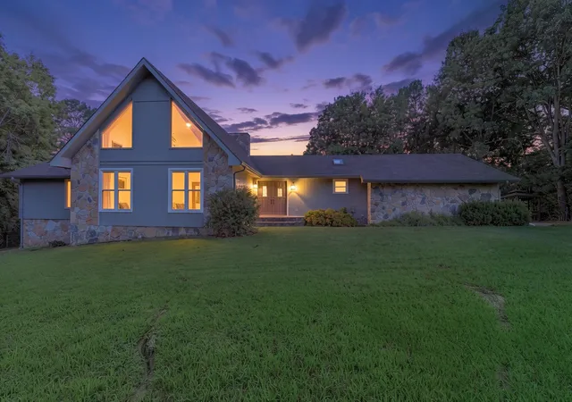 Photo 2 of Single family home for sale at 809 Brookhollow Ln, Chattanooga, TN 37421 | MLS# 1541735 | Listing updated on 2026-08-29