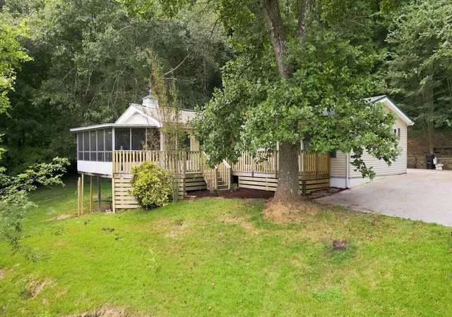 Photo 2 of Single family home for sale at 224 W Walden Cir, Soddy Daisy, TN 37379 | MLS# 1541597 | Listing updated on 2026-09-18