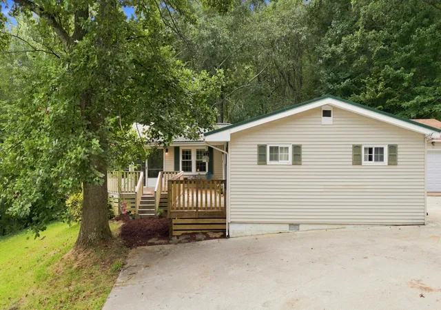 Photo 3 of Single family home for sale at 224 W Walden Cir, Soddy Daisy, TN 37379 | MLS# 1541597 | Listing updated on 2026-09-18