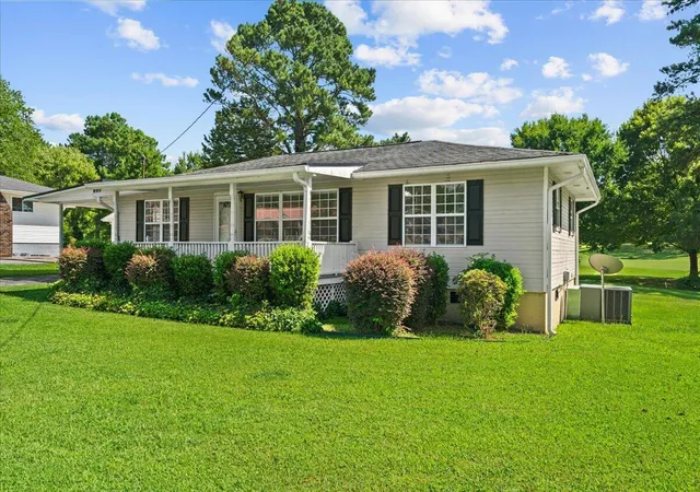 Photo 2 of Single family home for sale at 401 Johnson St, La Fayette, GA 30728 | MLS# 1541516 | Listing updated on 2026-09-29