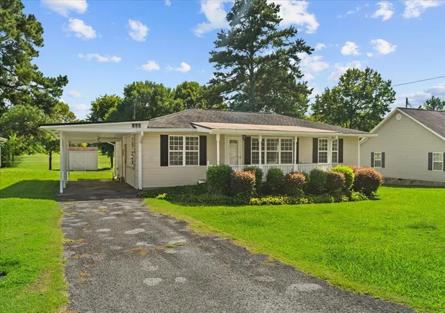 Photo 1 of Single family home for sale at 401 Johnson St, La Fayette, GA 30728 | MLS# 1541516 | Listing updated on 2026-09-29